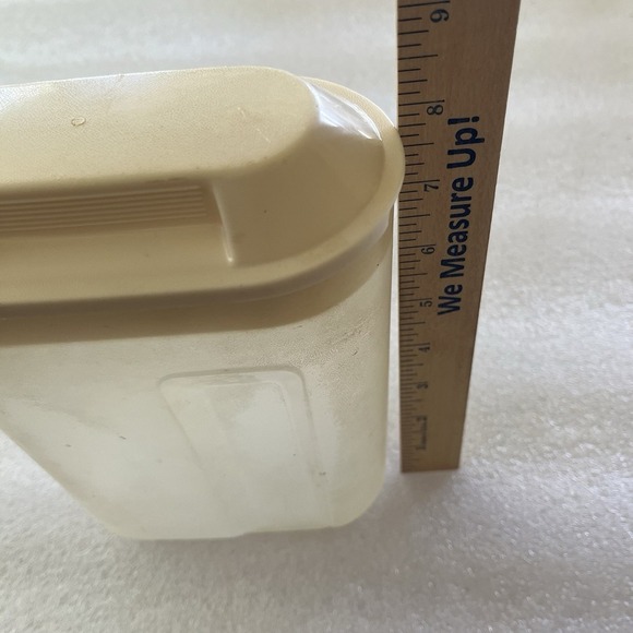 RUBBERMAID Vintage Slim Servin Saver Plastic Container Pitcher 1.5 Qt - Picture 4 of 8